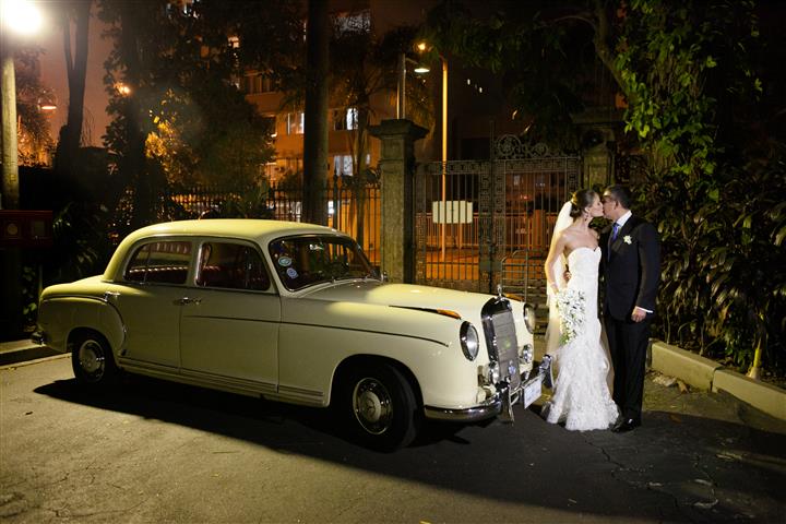 A Mercedes 1952 que levou a noiva até a igreja - Casamento Juliana e Sandy 
