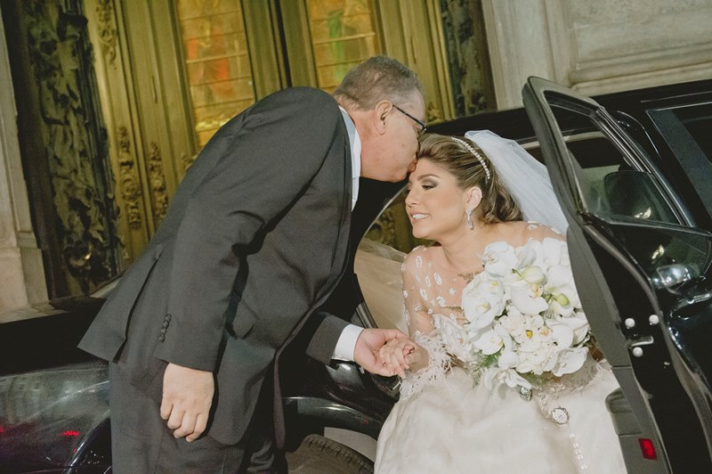 Pai recebe a noiva - Casamento Mila Ribeiro e Marcos Felippe Haddad