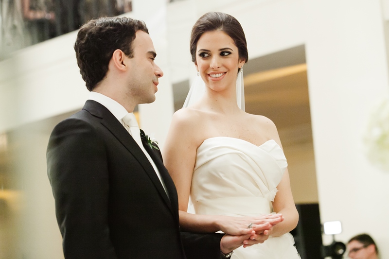 Casal durante a cerimônia - Deborah Mason e André Pontual