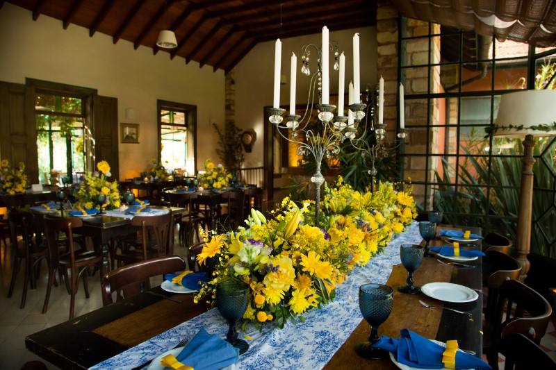 Castiçais na decoração da mesa de convidados - Casamento Karla Farah e Frederico Scistowics
