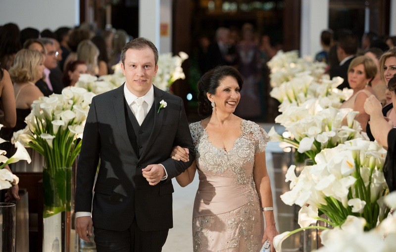 Noivo entrando na cerimônia - Mariana Tupinambá e André Medina