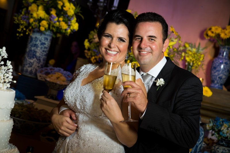 Vestido de noiva com aplicações em pérolas - Casamento Karla Farah e Frederico Scistowics